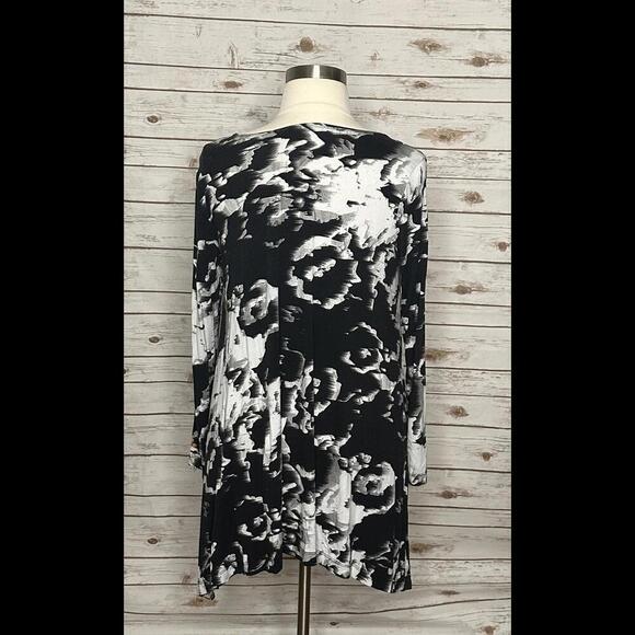 bryn Walker Black and White Abstract Top - Picture 5 of 7